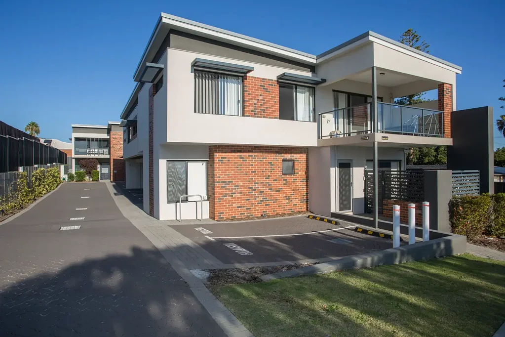7/4 Kennerly Street, Cloverdale, WA 6105