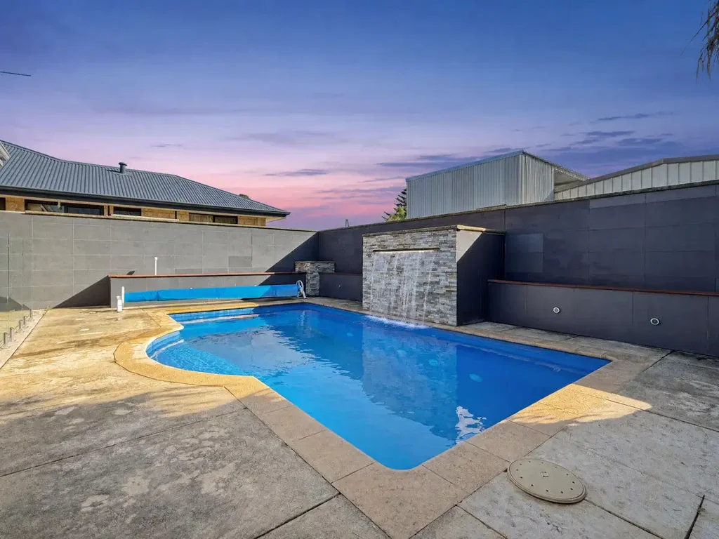 Mandurah 3房  The Ultimate Entertainer & Poolside Living- Right in the Heart of Mandurah