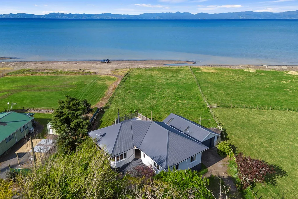 Whakatiwai 2Kwarto Grand Old Lady near the Sea!