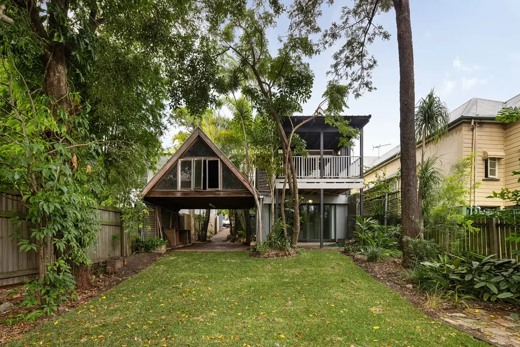 Fortitude Valley 3 Bedroom Hidden Gem with Endless Potential in a Prime Inner-City Location!