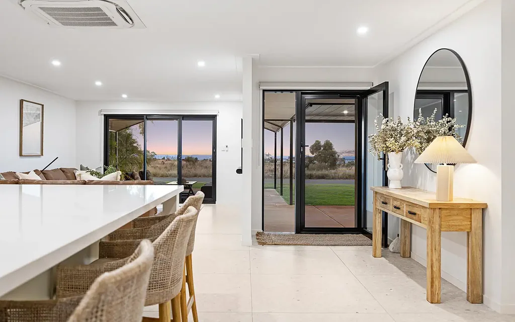 7 Patterson Crescent, Dampier, WA 6713