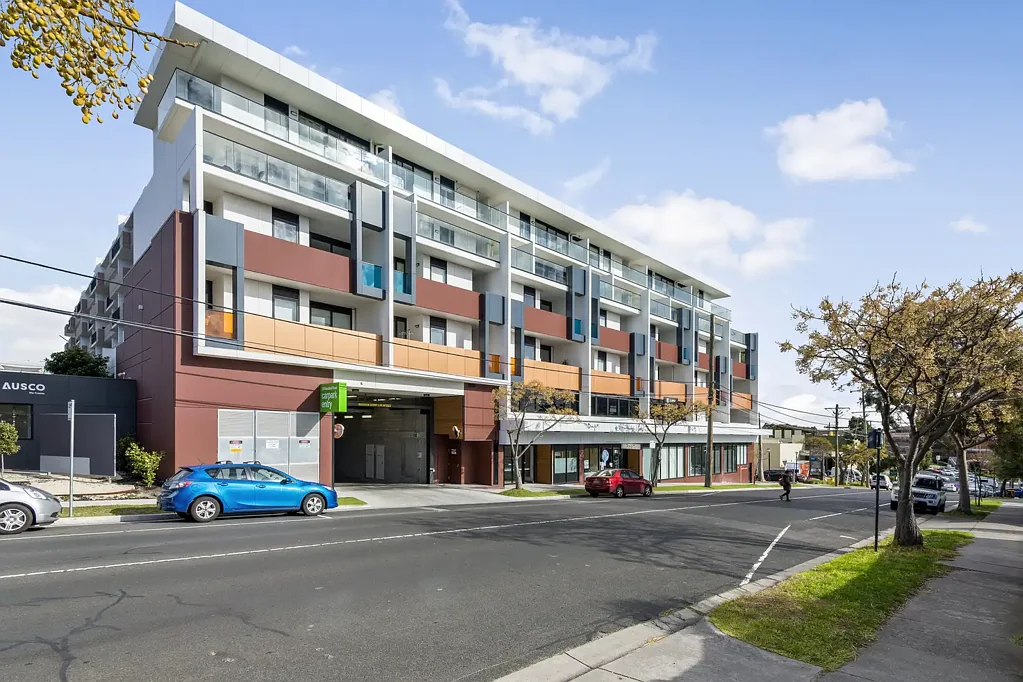 Chadstone 2房 Chadstone核心地段 开放式生活阳台 优质不锈钢厨电 安全地下车位 NBN就绪 Boutique Apartment with City View In A Premier Lifestyle Position