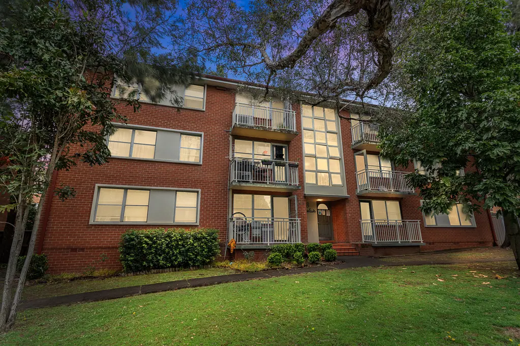 1/8 Marlene Crescent, Greenacre, NSW 2190