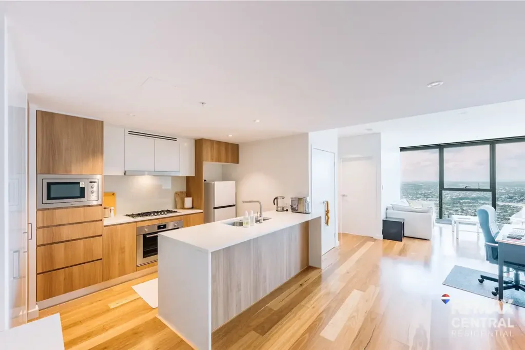 Brisbane City 1 Bedroom Level 70 Luxury with Breathtaking Views, Parking & Storage