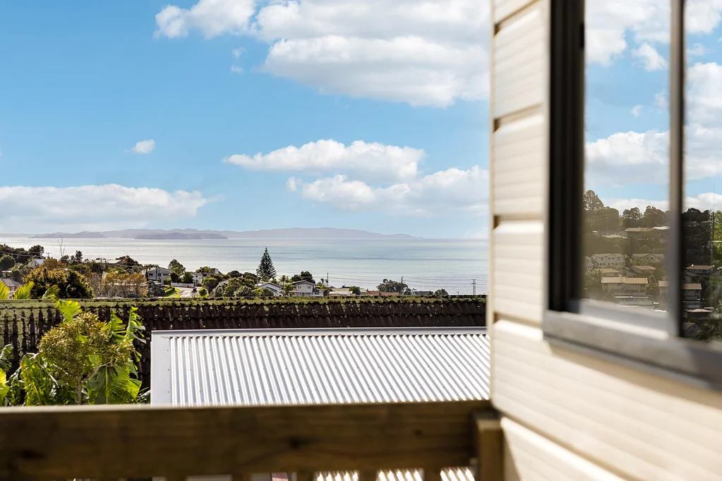 Stanmore Bay 2Moenga Views, Sun and Serious Upside