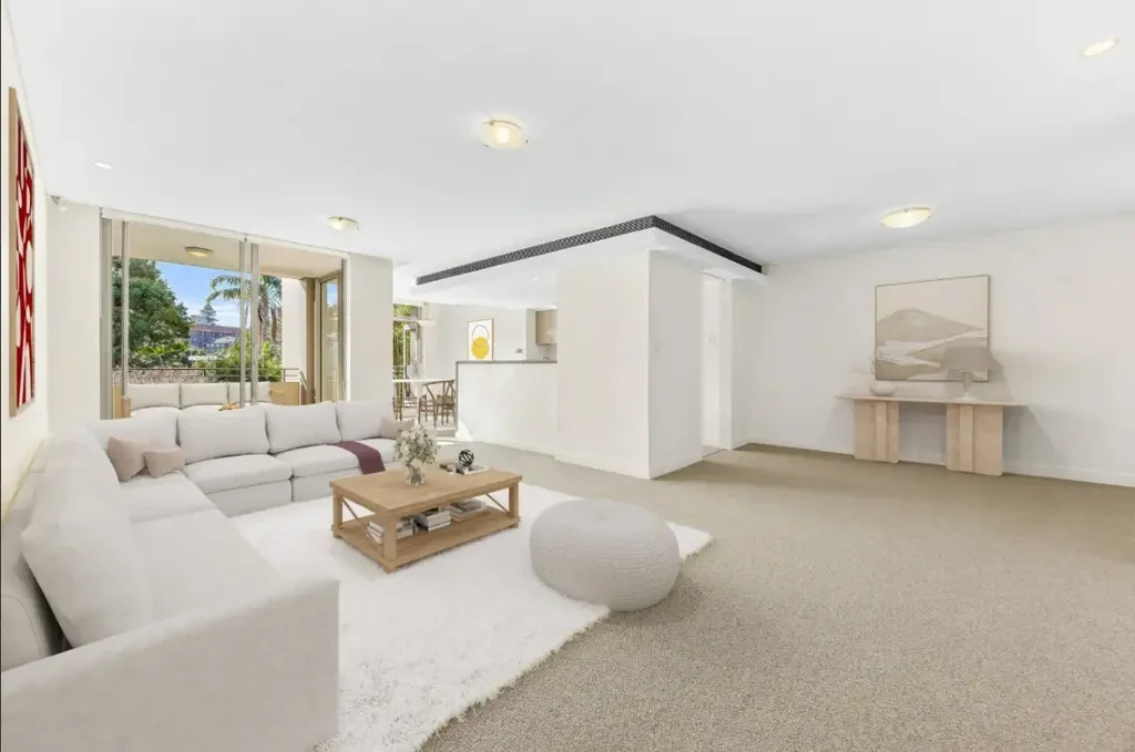 LARGE 3 BEDROOM APARTMENT IN SECLUDED SPOT - 6 MONTH LEASE PREFERRED