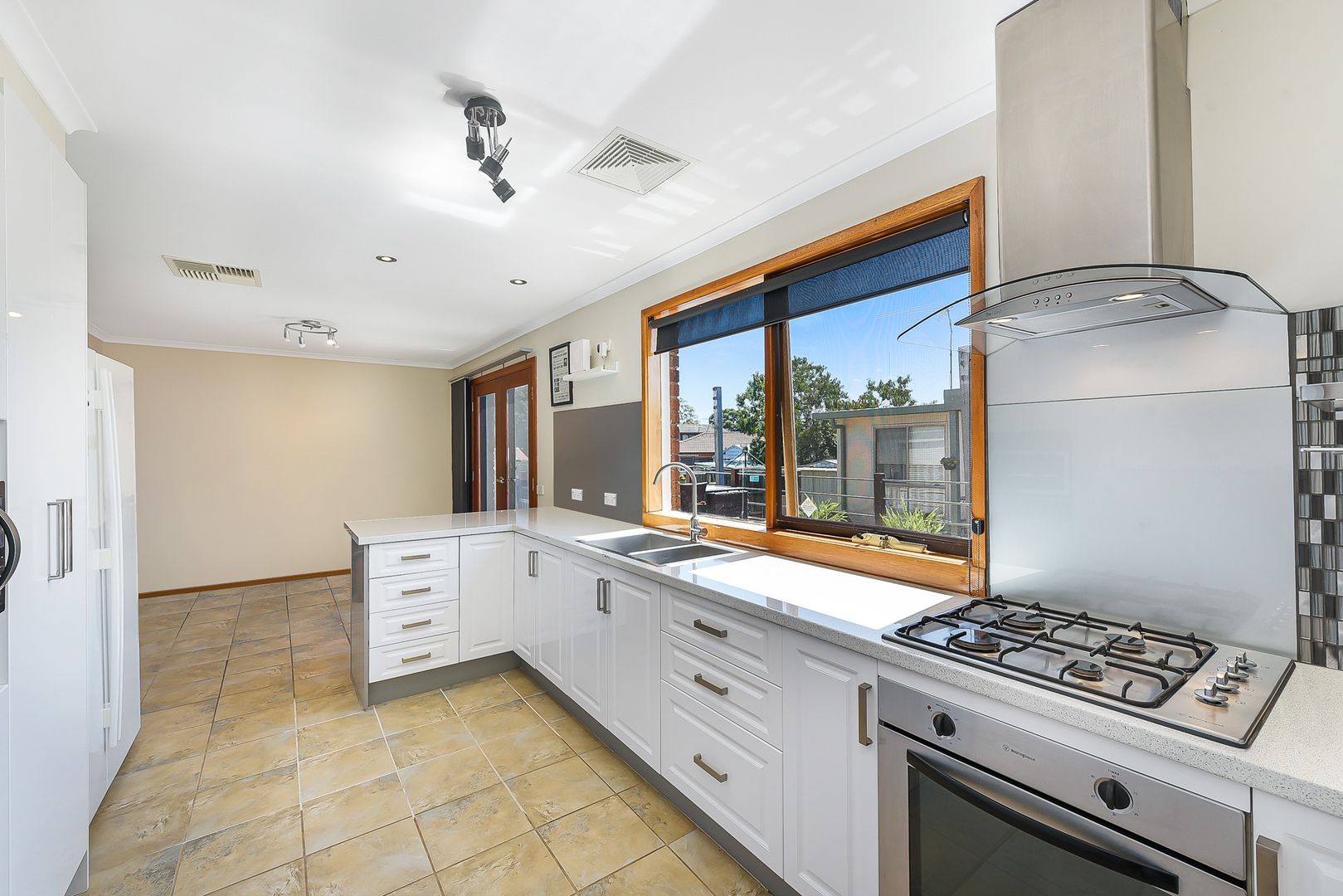 33 CHIRNSIDE RD, BERWICK VIC 3806, 0 habitaciones, 0 baños, House