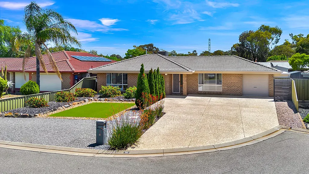 Salisbury Downs 3房  Modern Family Home on 593m² - Two Large Living Zones