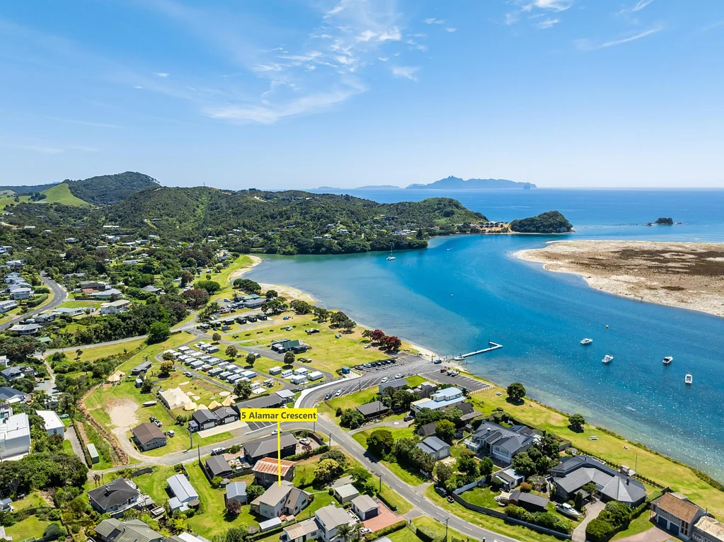 Mangawhai Heads 4房  Location! Beach, Boat, & Bach!