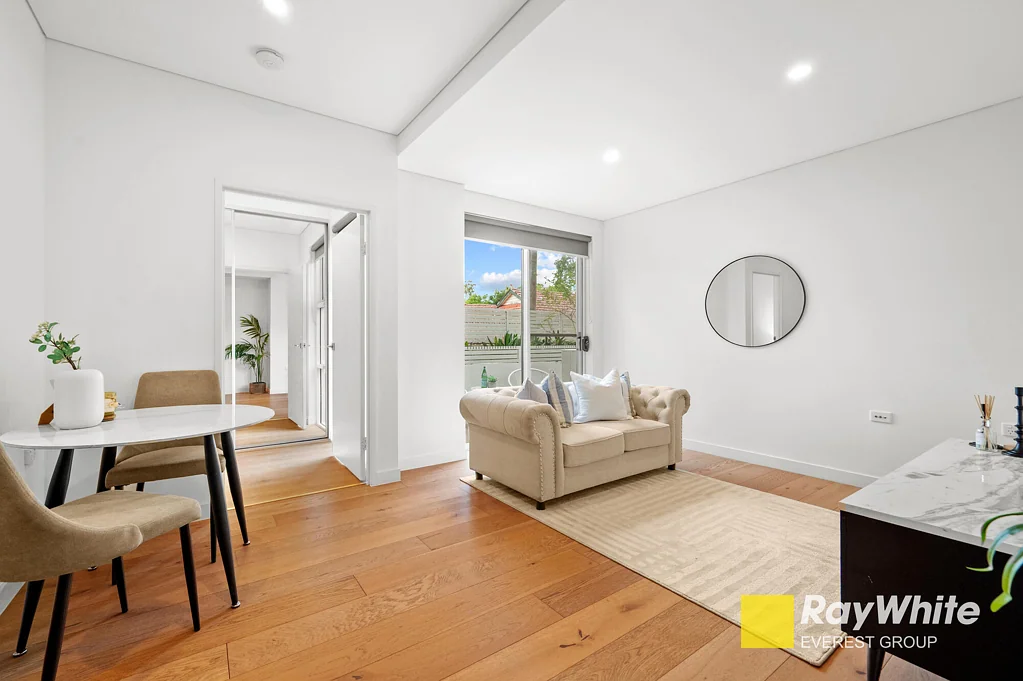 Epping 1 Slaapkamer Modern Ground Floor Apartment with Easy Level Access & Green Outlook - Walk to Metro & Top Schools