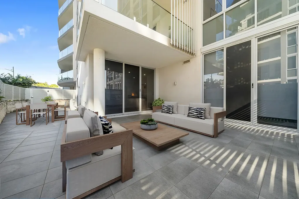 Strathfield 2બેડરૂમ "The Greens" - Total 152 sqm Modern 2 Bedroom Unit with Study & Huge Courtyard, Resort-Style Living!