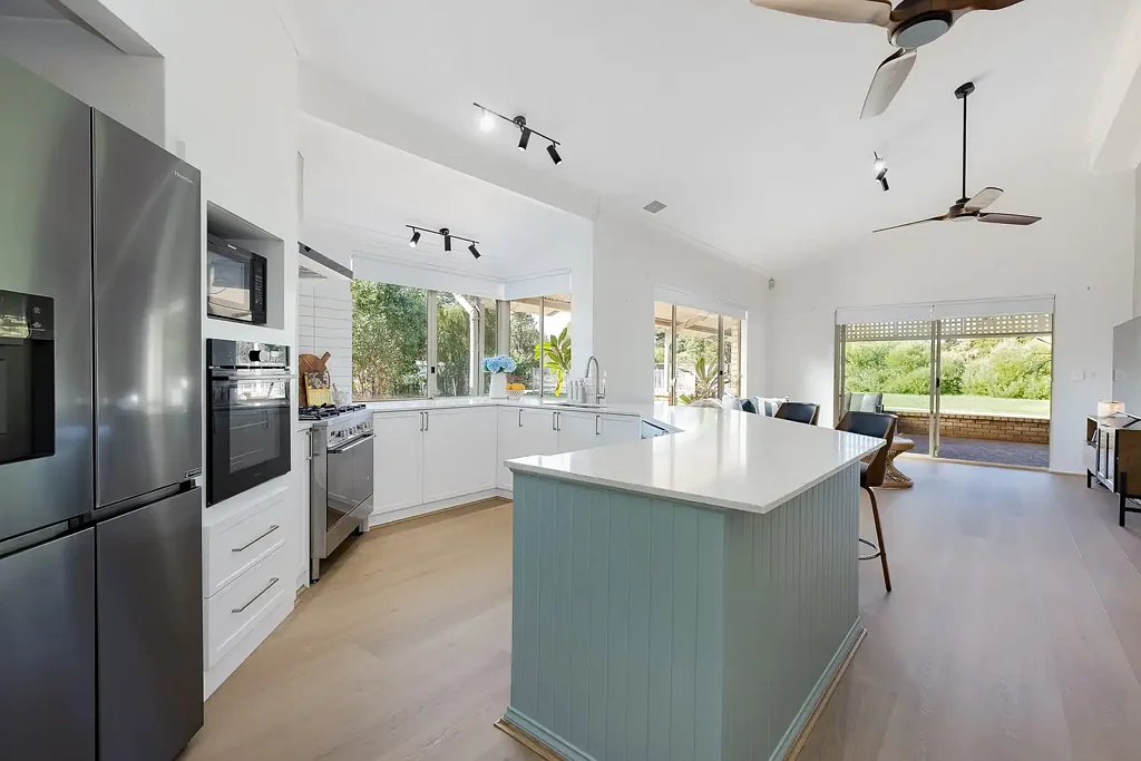 Oakford 5房  Fully Renovated Family Retreat in a Premium Oakford Pocket.
