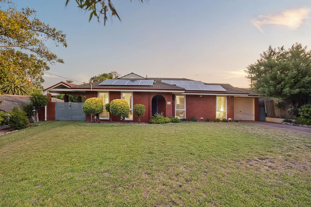 28 Holmesfield Crescent, Carine, WA 6020