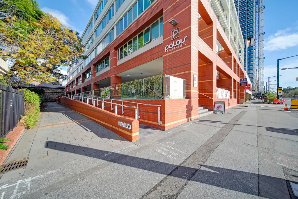 Modern Fully Furnished CBD Apartment - Move In Ready!