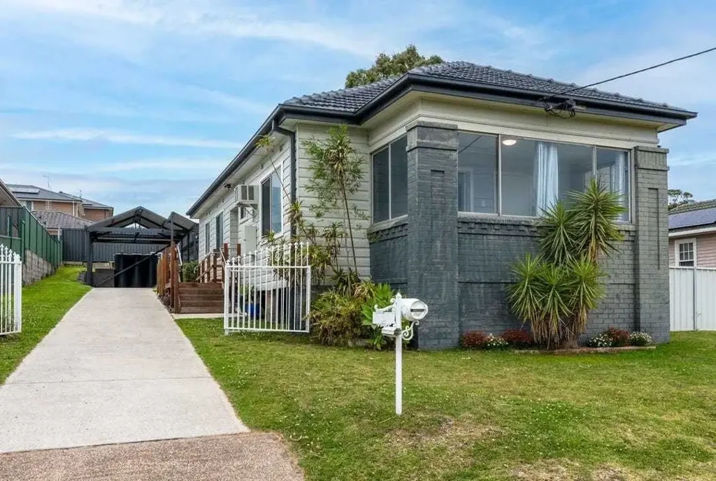 A Charming three bedroom home in Boolaroo!