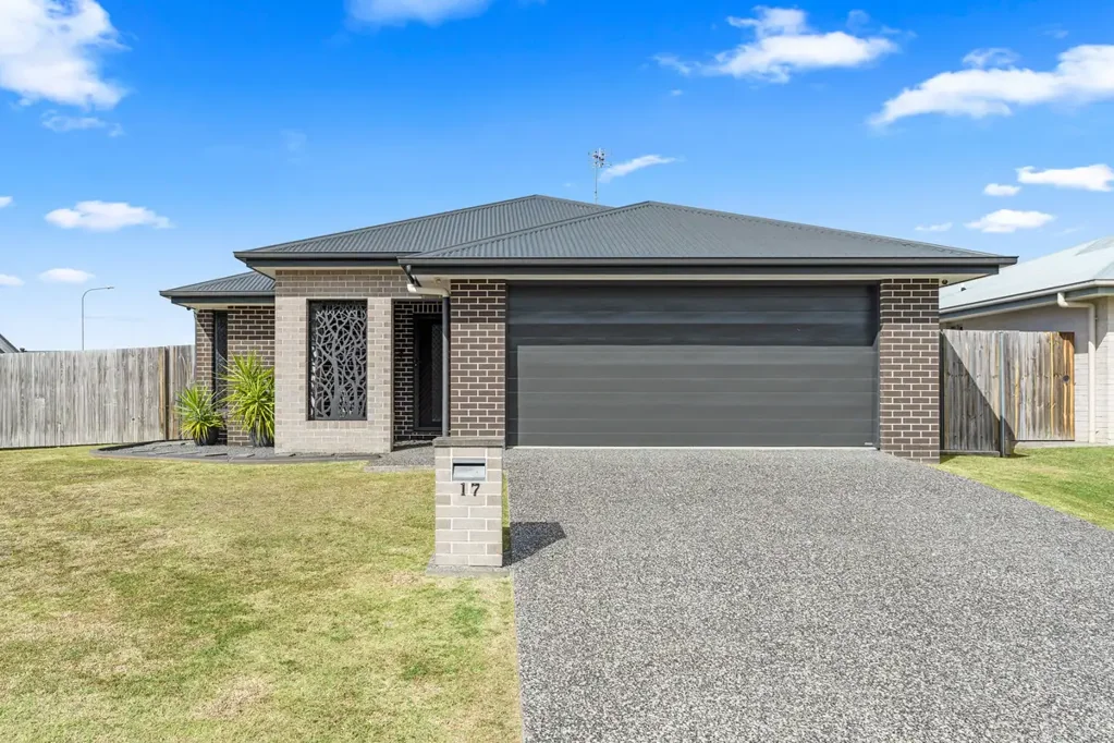 Eli Waters 3 Bedroom IMMACULATE- LOW MAINTENANCE - A PLACE YOU WILL BE PROUD TO CALL HOME !