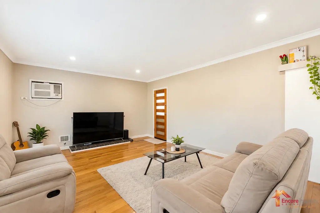 Thornlie 3Phòng ngủ THORNLIE 3 X 1 HOME FOR SALE - ZONED R40 - AMAZING DEVELOPMENT OPPORTUNITY