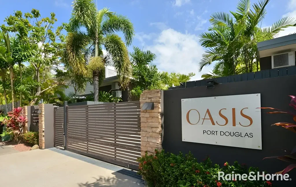 3 BEDROOM : 3 BATHROOM : TOWNHOUSE : FULLY FURNISHED : POOL