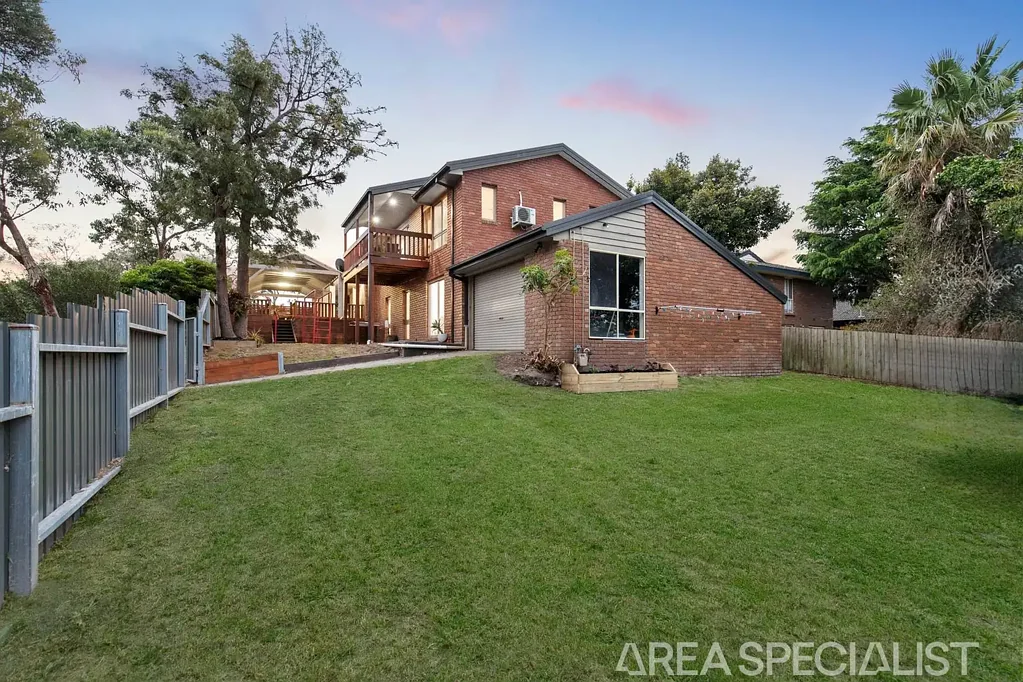 Langwarrin 5ห้องนอน The Brief: Renovated Dual Living on a Grand Scale