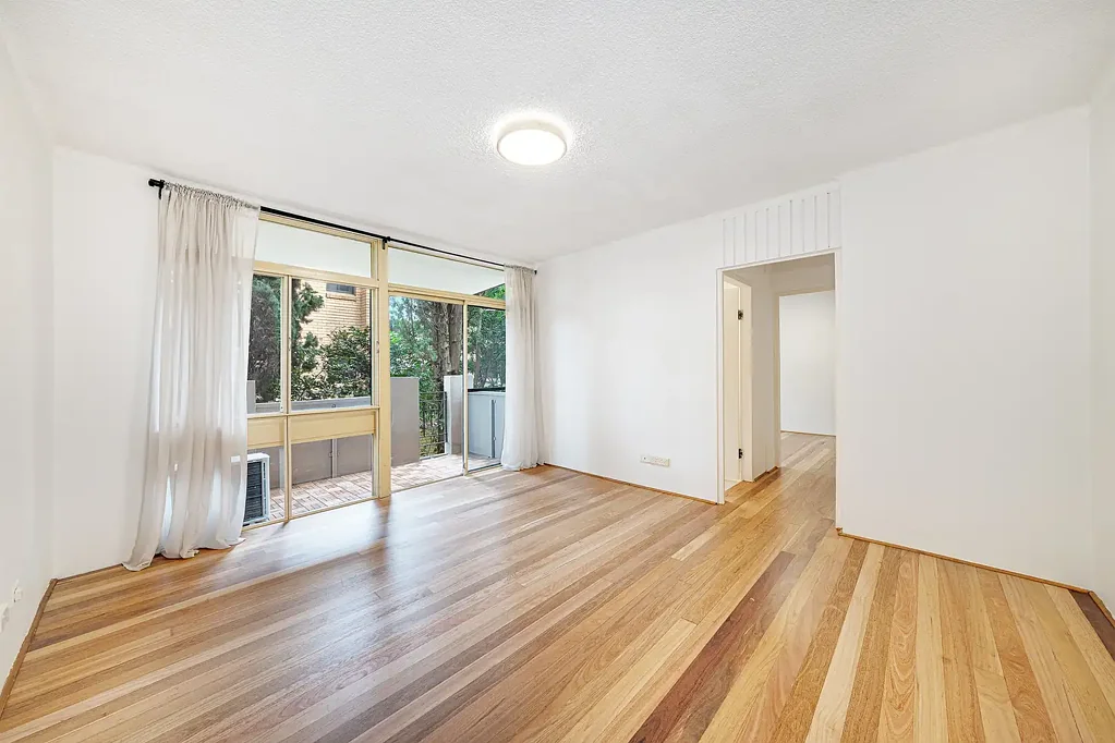 Beautifully Renovated Apartment in Highly Convenient Position