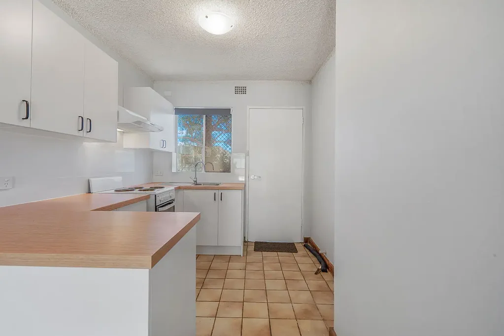 4/3 Burgundy Crescent, Spearwood, WA 6163