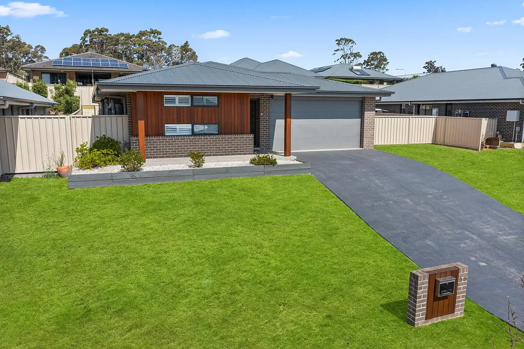 Nowra 4 Bedroom SECURE LONG-TERM INVESTMENT OPPORTUNITY