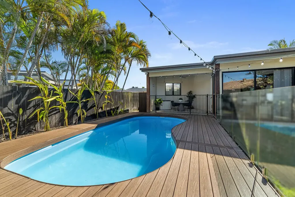 Mooloolaba 5ਬੈੱਡਰੂਮ Prime Mooloolaba Coastal Home with Dual-Living Potential