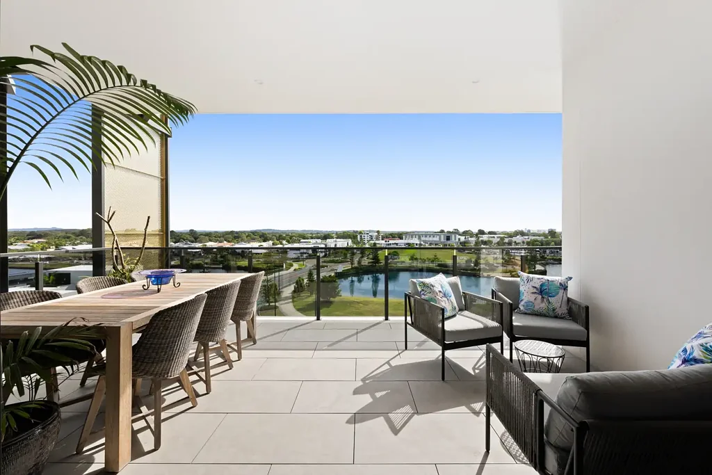Pelican Waters 3 Bedroom Luxe North Facing Sub-Penthouse!