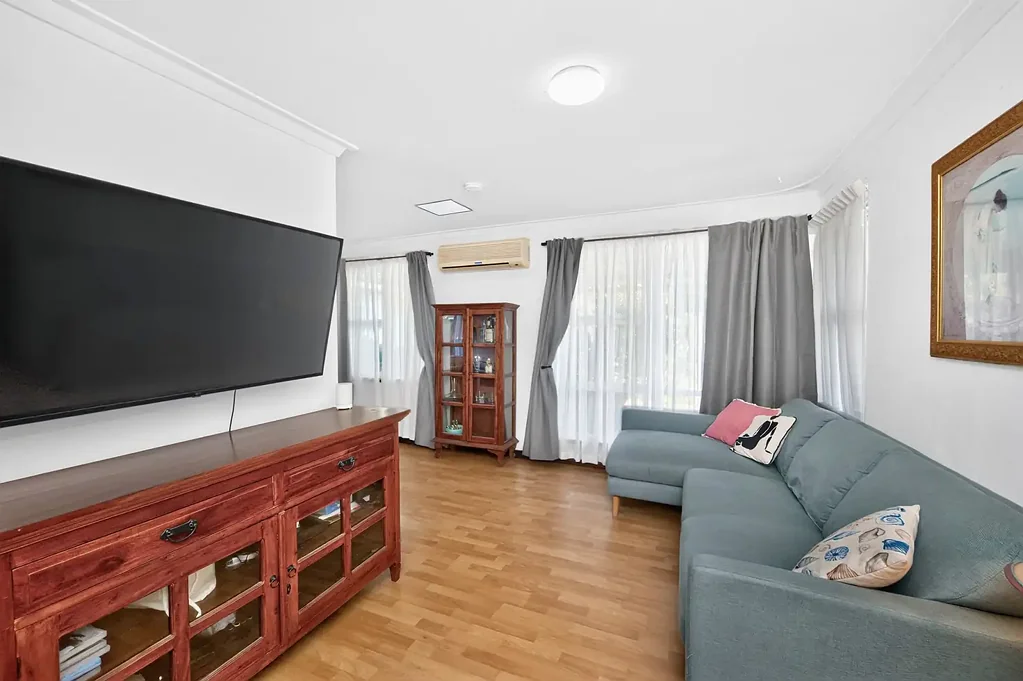 Parkside Living with an Entertainer’s Backyard