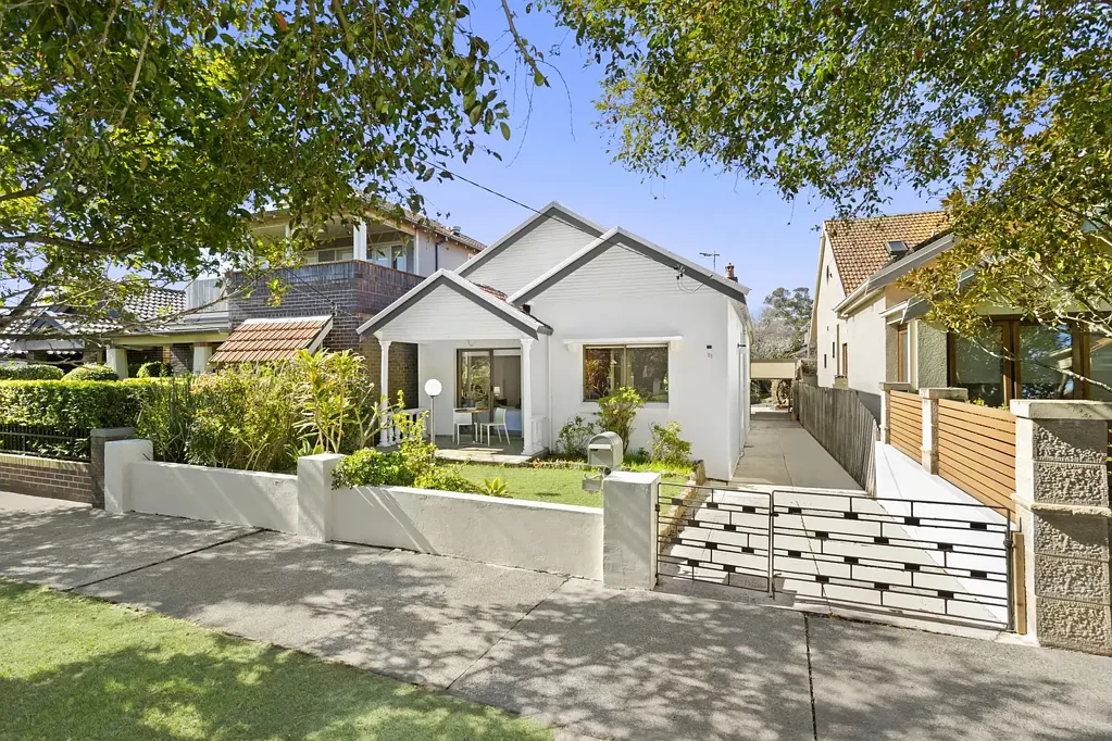 Kingsford 4房 备受喜爱的家庭住宅，布局灵活，后院宽敞，充满时代魅力 Much Loved Family Home with a Flexible Layout, Deep Backyard & Period Charm