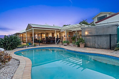 Nambour 4房  Entertainer on 1372m2 with Sweeping elevated views to ocean