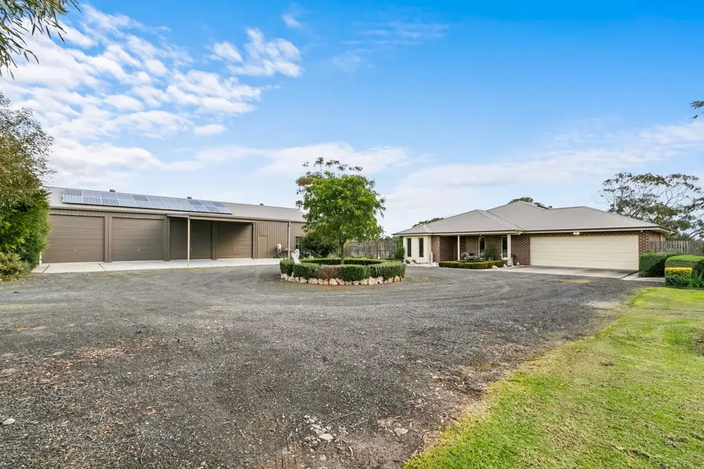 Longford 3 Bedroom Rural Lifestyle, Modern Comforts – The Complete Package in Longford