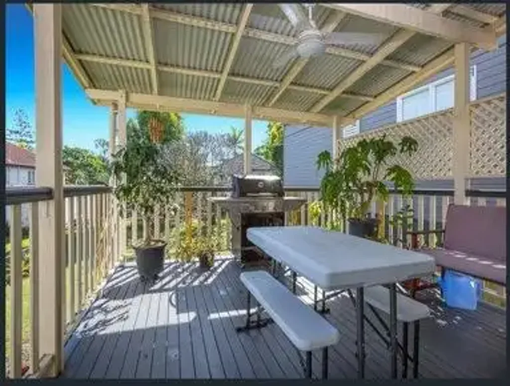 LOVELY COTTAGE STYLE IN THE HEART OF ROSALIE VILLAGE!