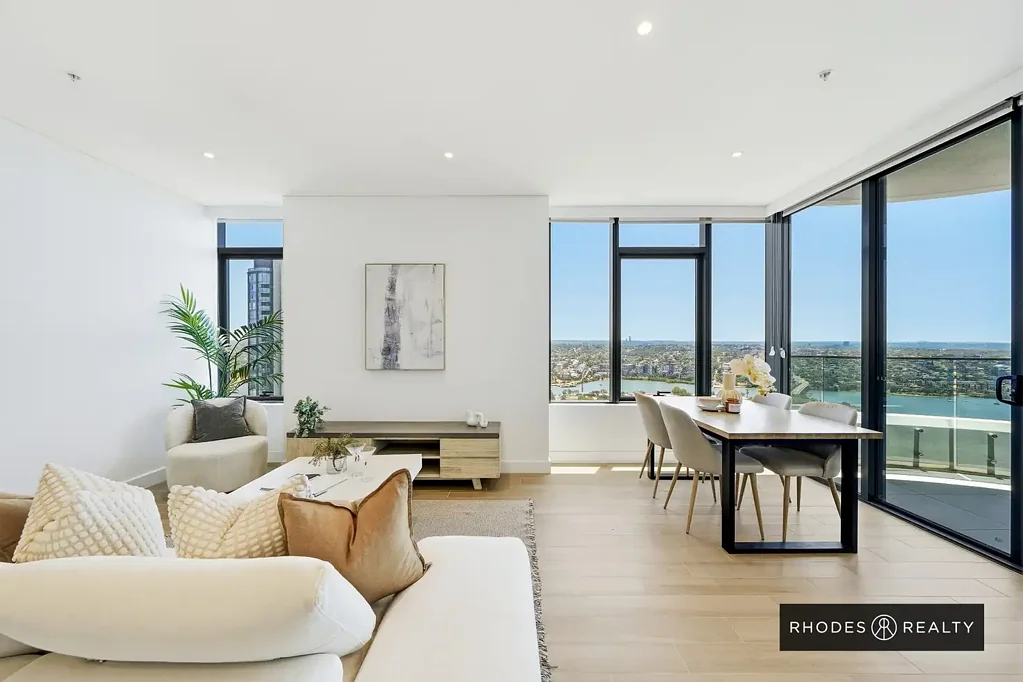 Rhodes 3ห้องนอน North-East Facing & Triple-Aspect Luxury | Panoramic Rhodes Central Residence