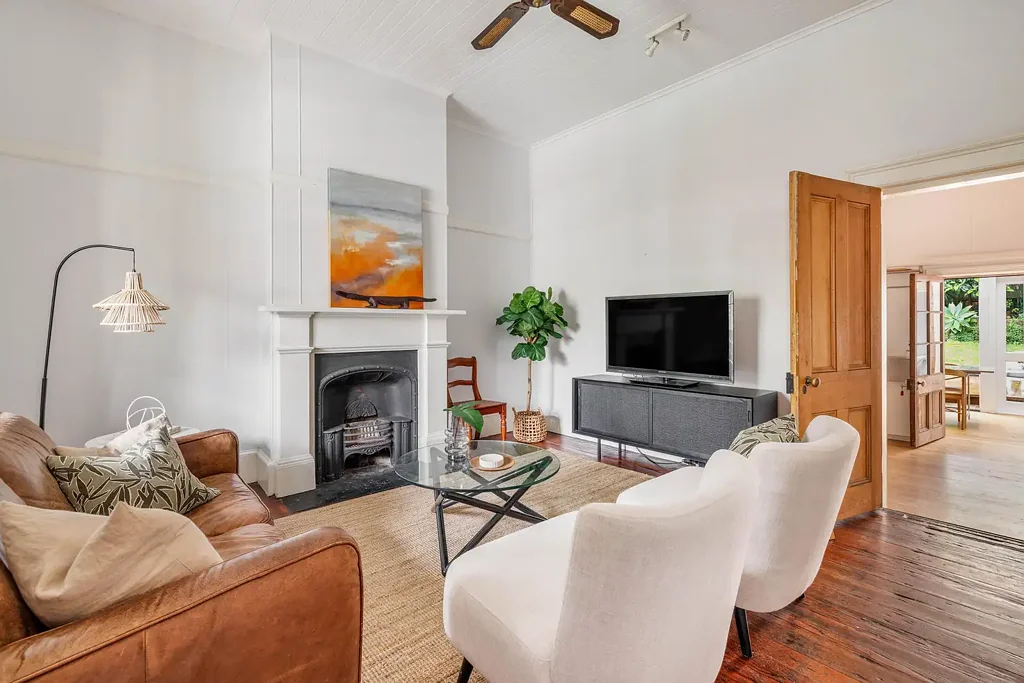 Balmain 3कमरा Historic sandstone home in idyllic village spot