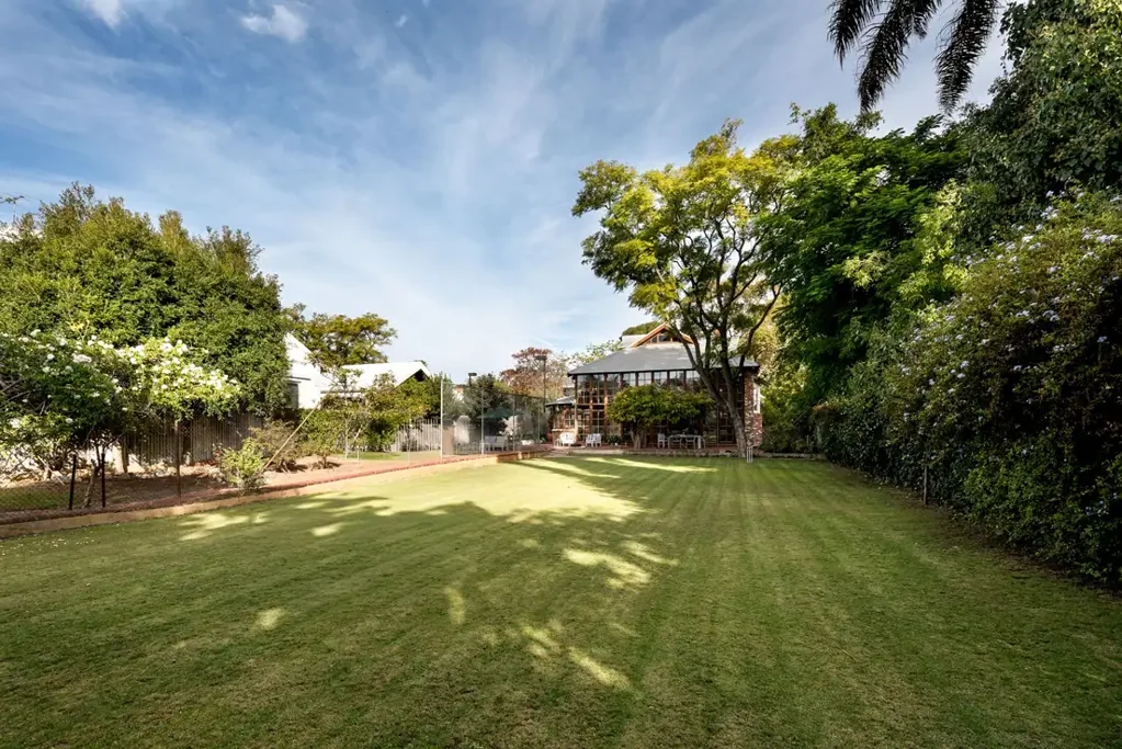 Claremont 5房  Character Verandah Residence - Rare Northern Tennis Court Landholding
