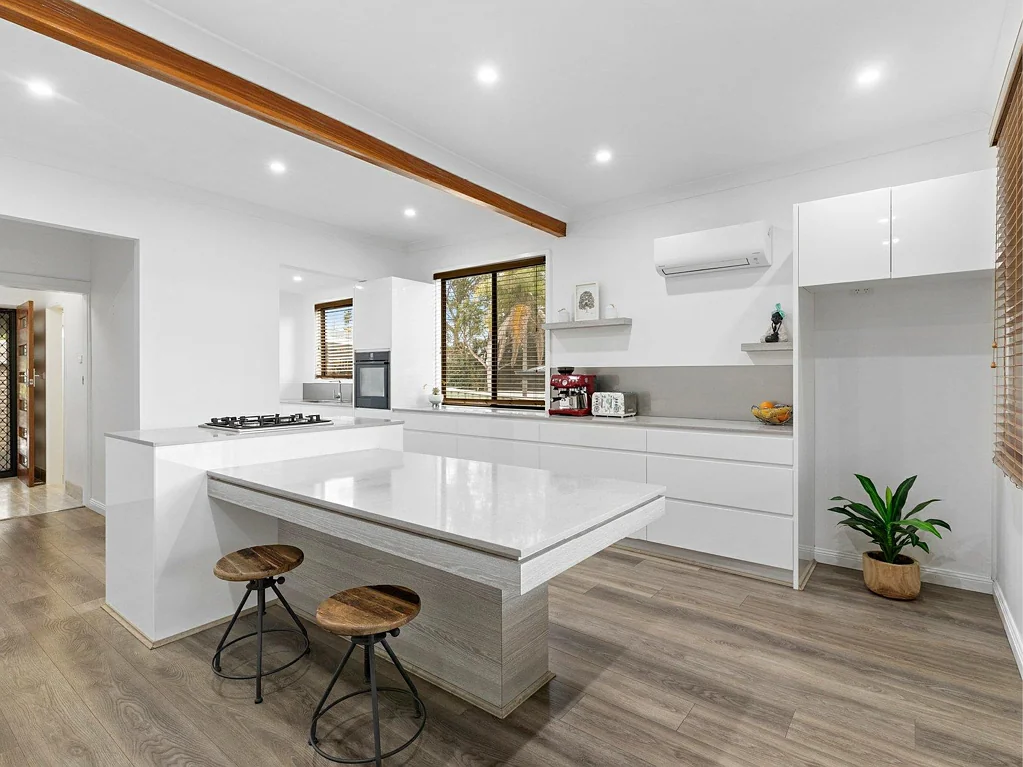 290 Warners Bay Road, Mount Hutton, NSW 2290
