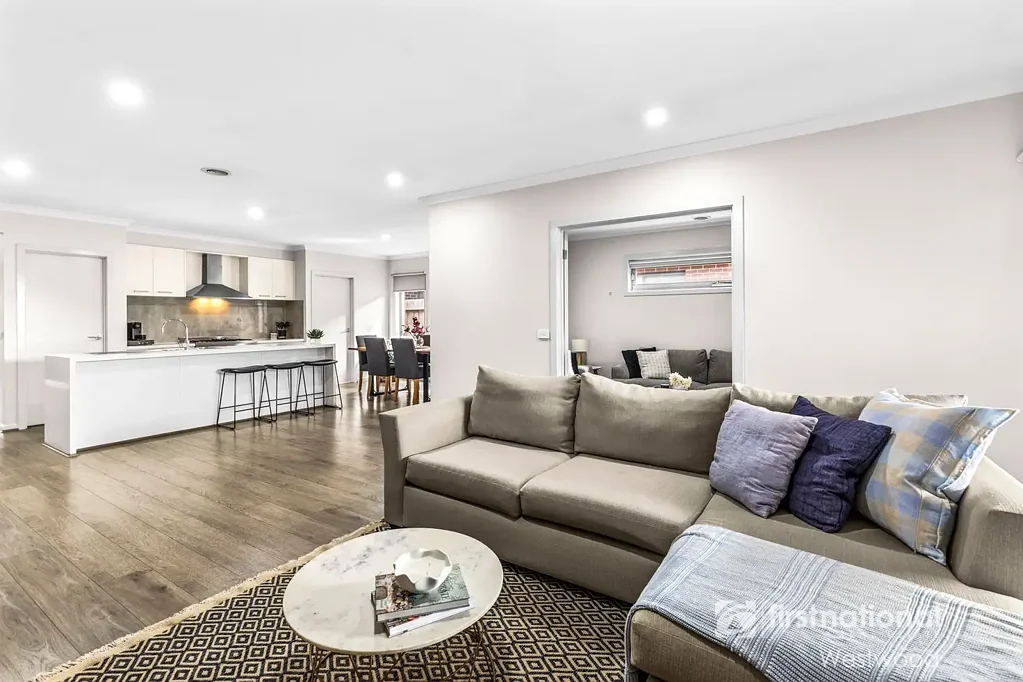 Werribee 4房 Riverwalk estate精居 4卧套房带步入式衣帽间 开放式厨房餐厅 900mm燃气灶 低维护后院 双车库内通道 学区便利 Spacious, Stylish & Ready to Enjoy
