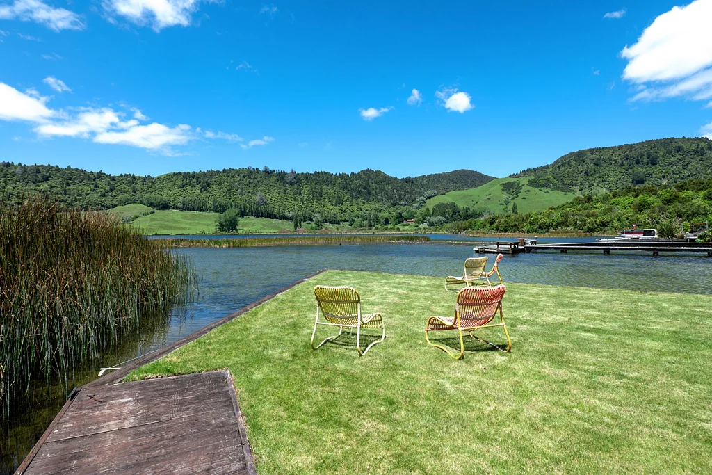 Lake Okareka 4房  Exceptional Waterfront Retreat on Acacia Peninsula
