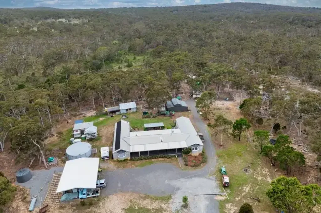 Bungonia 4Habitaciones 25 Acres, Country Home, 4BR, Spacious Living Areas, Rural Zoning, Workshop.