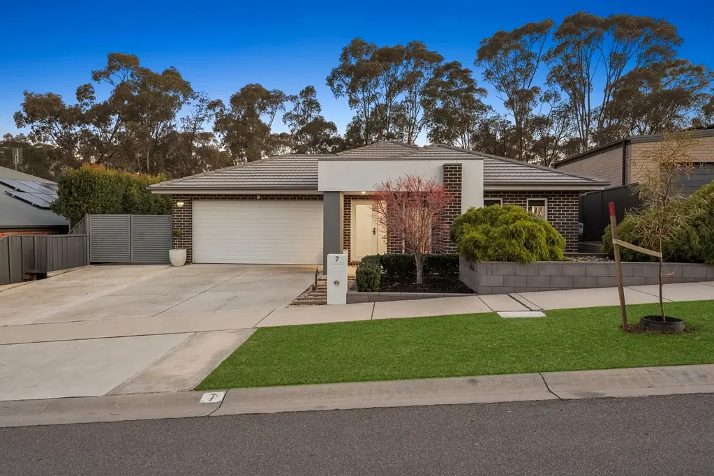 7 Bentley Terrace, Quarry Hill, VIC 3550