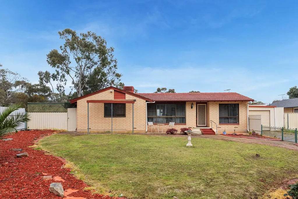Munno Para 3房  STUNNING RESIDENCE SET ON A HUGE 802M2 ALLOTMENT!!