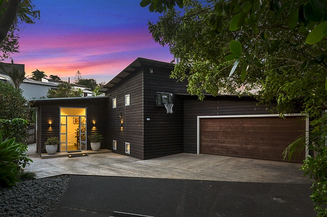 8 Zion Road, Birkenhead, North Shore City