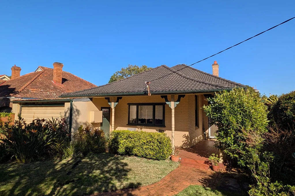 Chatswood 4房 Chatswood 一流街道上的翻新机会 Renovator's Opportunity on Chatswood's Premier Street