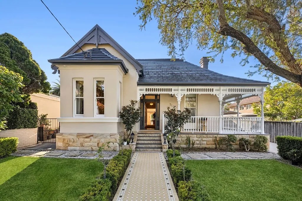 Strathfield 4બેડરૂમ Exquisite character home in golden mile blue ribbon location