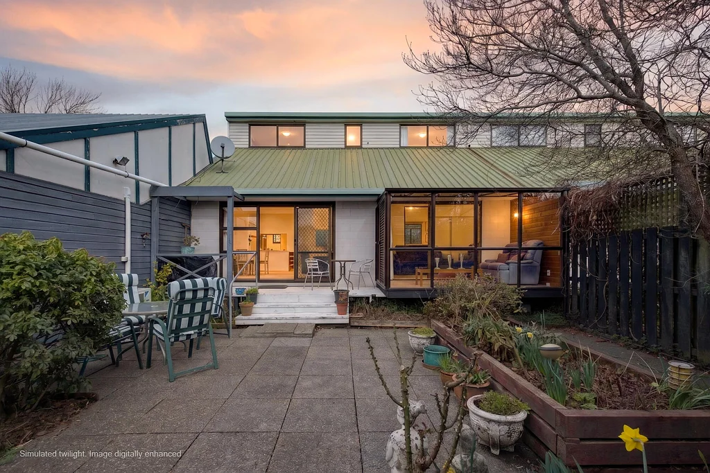 Redwood 3 Bedroom Location, Smart Start or Investment. 3 Bedroom