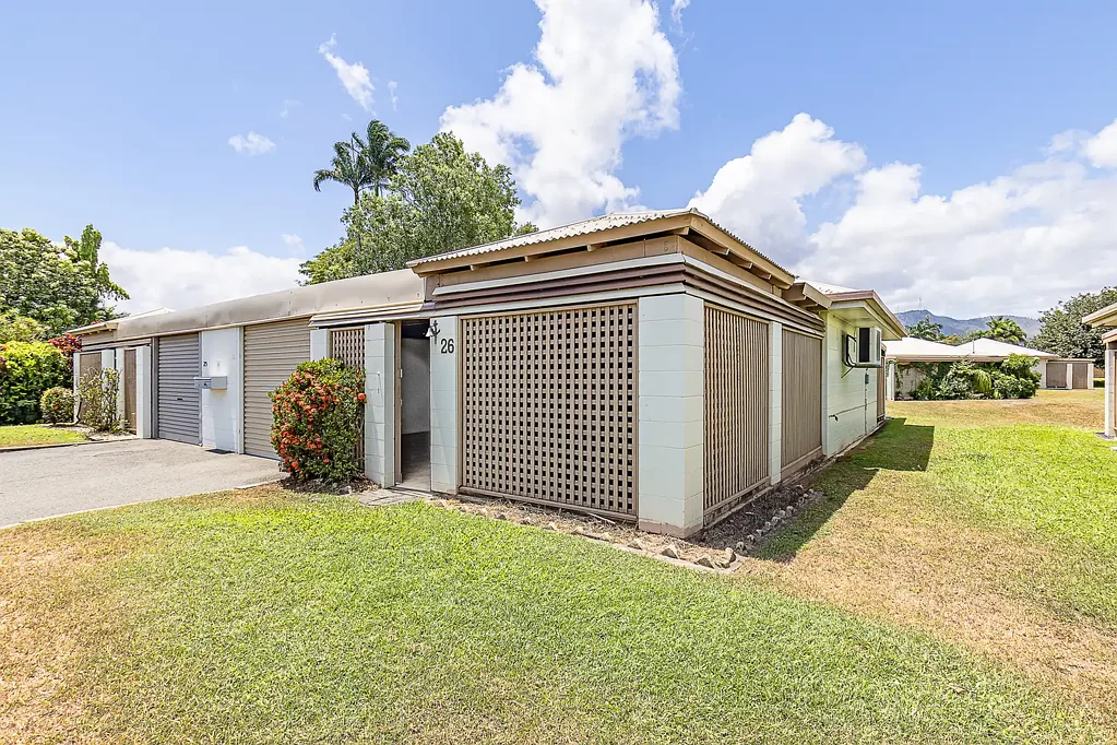 Mundingburra 2Moenga Spacious Semi-Detached Villa in Wellington Park, Mundingburra