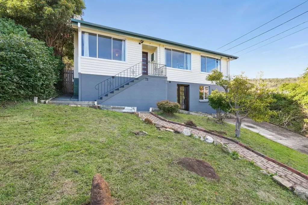 Mornington 3Moenga Stylish, flexible & perfectly located – a renovated home with room to grow