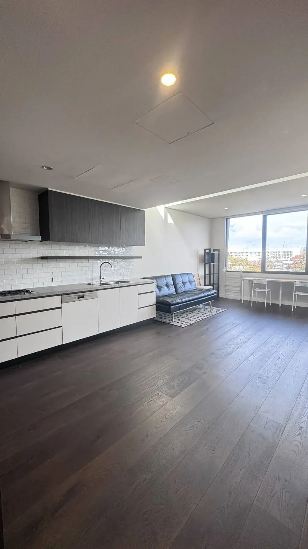 Stylish Modern 2 Bedroom with Parking in a Prime City-Fringe Location