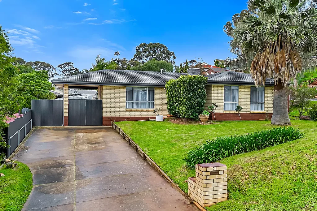 Hillbank 4房  Exceptional Family Living On A 810sqm Corner Block